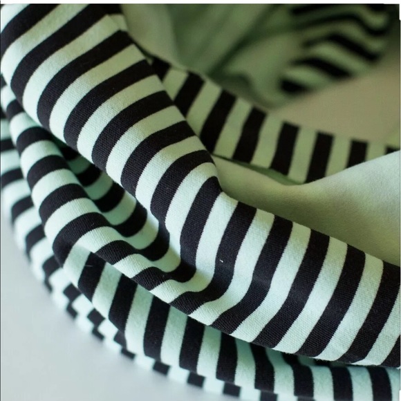 Lululemon Vinyasa Scarf in Black Tonga Stripe Mint - Picture 3 of 7